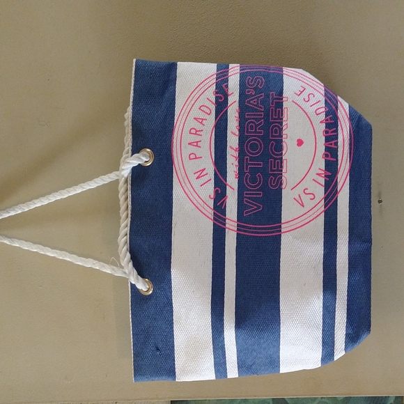 Victoria's Secret Handbags - $$❤️❤️☘️Victoria's secret beach bag.
